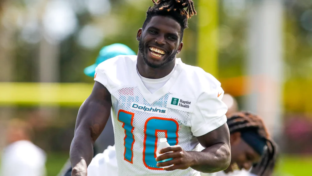 cd1b78ad-df45-4878-b355-d08be9084ef2-USP_NFL__Miami_Dolphins_Minicamp