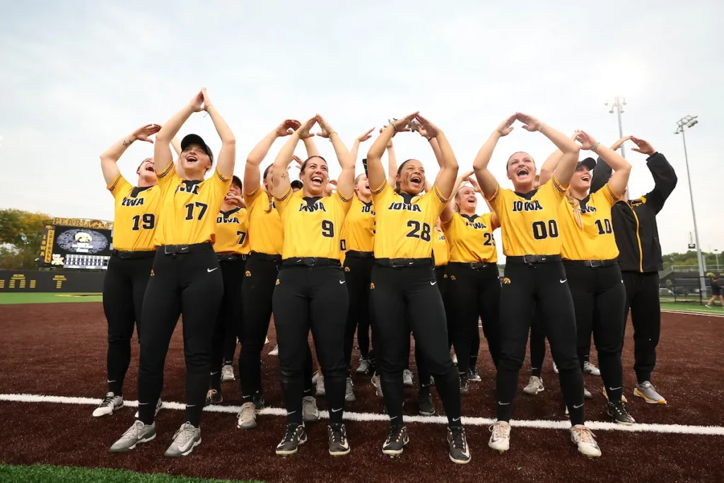 c17851b2-20230922_iowa_softball_vs_indian_hills_jrr_194