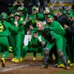 e3532458-321d-4147-9628-9c0377554221-043022_EUG_UO_Softball_4